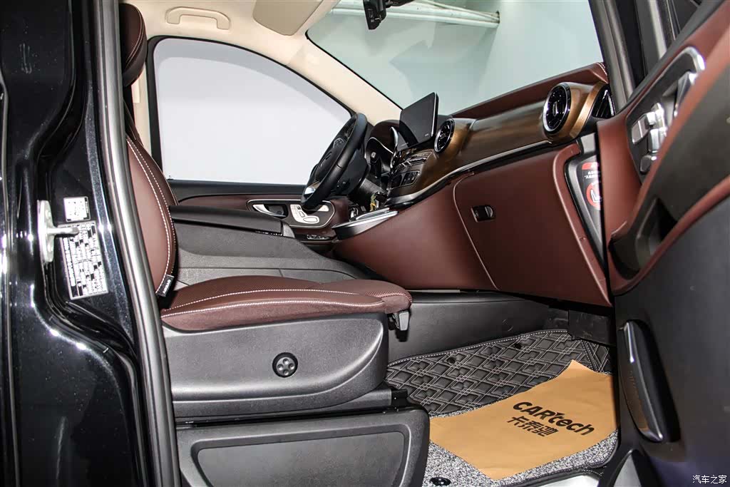 Mercedes-Benz V-Class, 2023 19