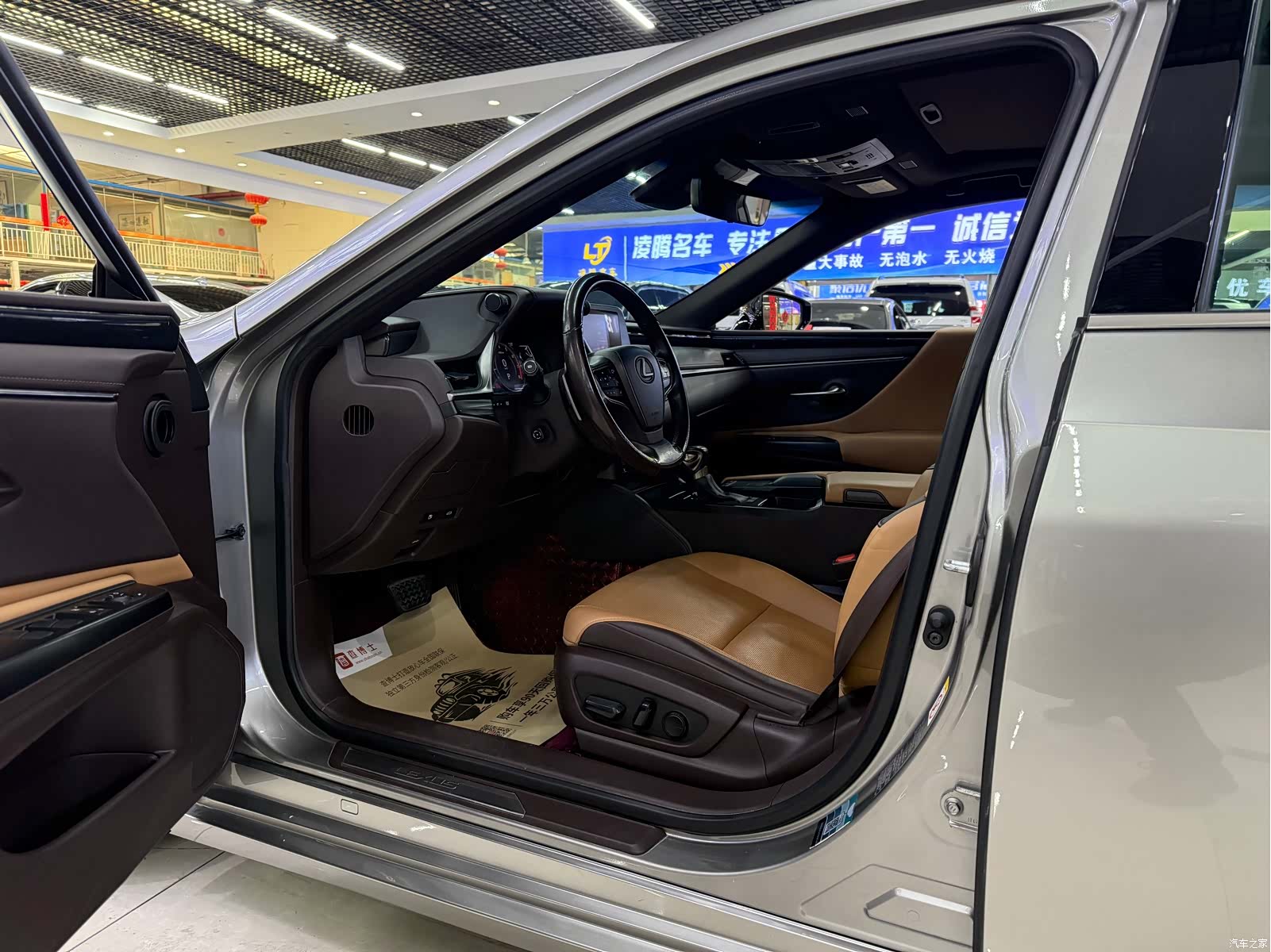 Lexus ES, 2019 11