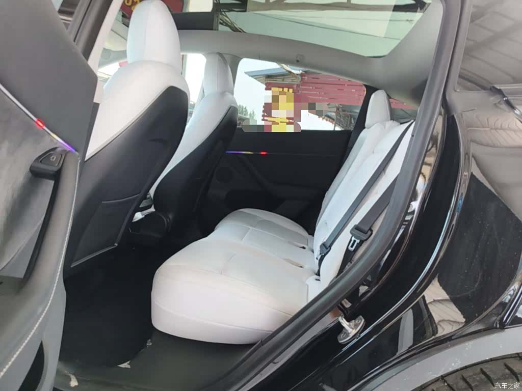 Tesla Model Y, 2023 17