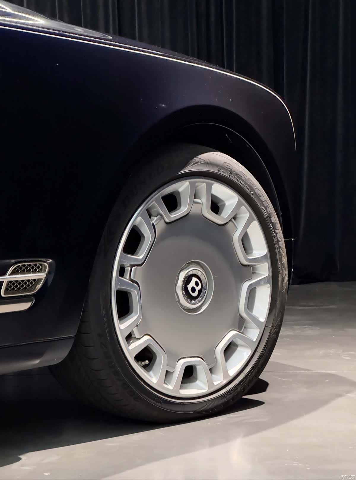 Bentley Mulsanne, 2012 8