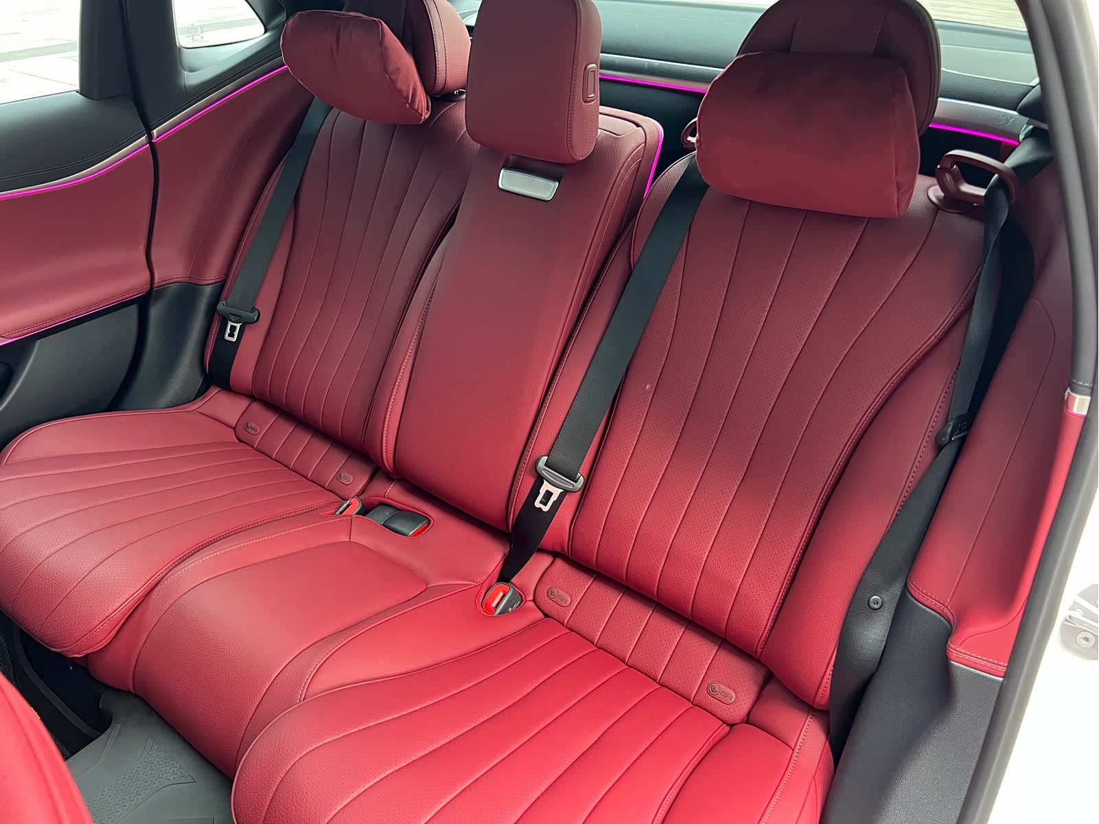Mercedes-Benz E-Class, 2025 27
