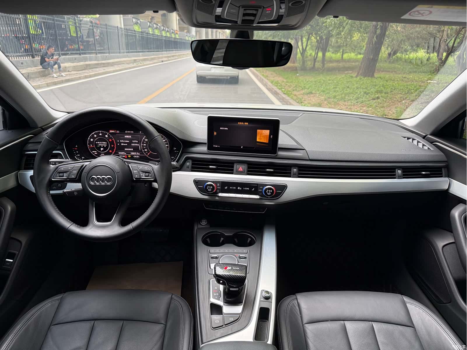 Audi A4L, 2019 7