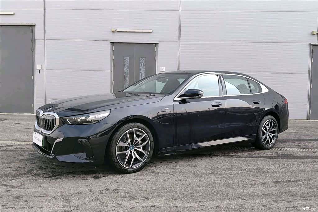 BMW i5, 2025 1