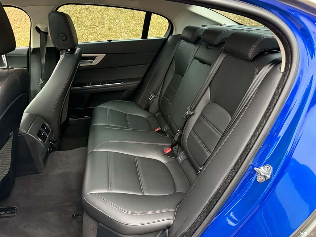 Land Rover XEL, 2018 9