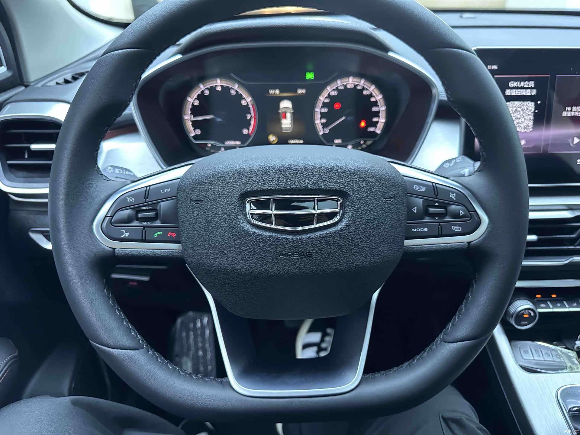 Geely Coolray, 2022 15