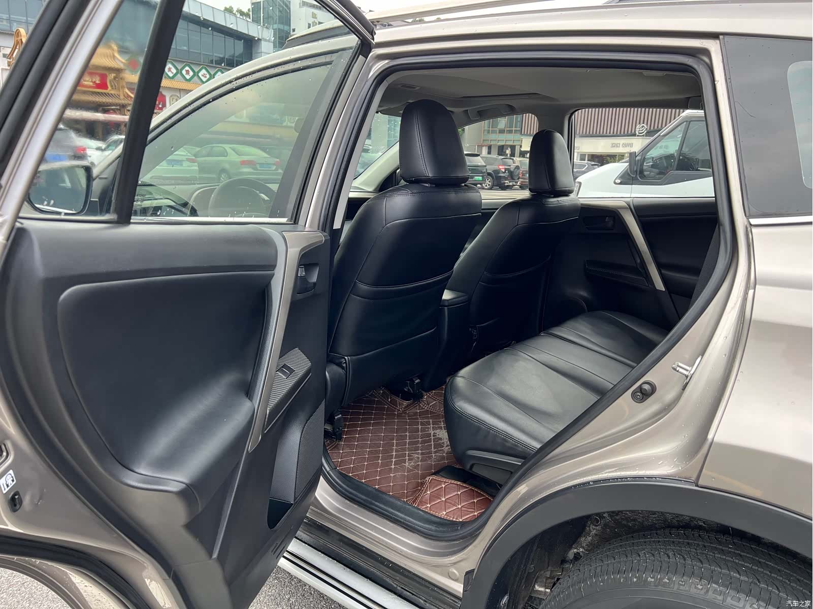 Toyota RAV4, 2016 все фото
