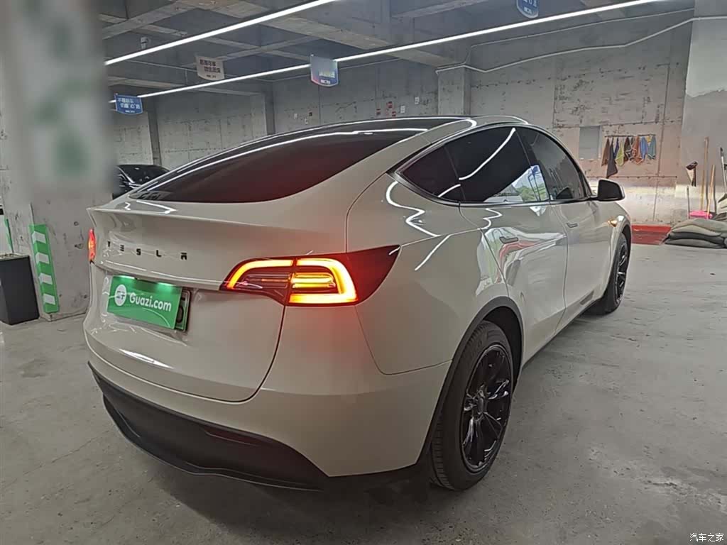 Tesla Model Y, 2023 7