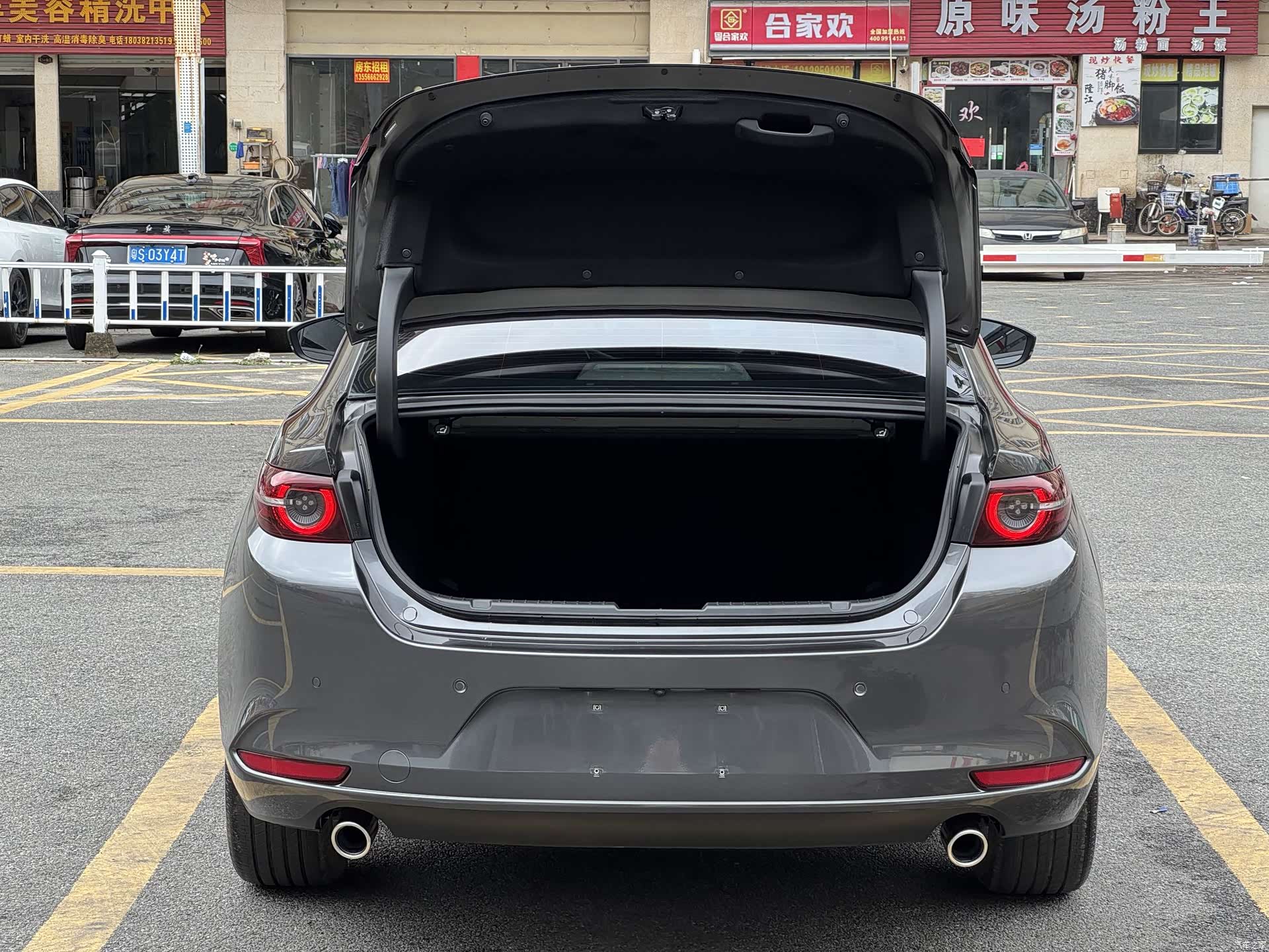 Mazda Mazda3, 2022 13