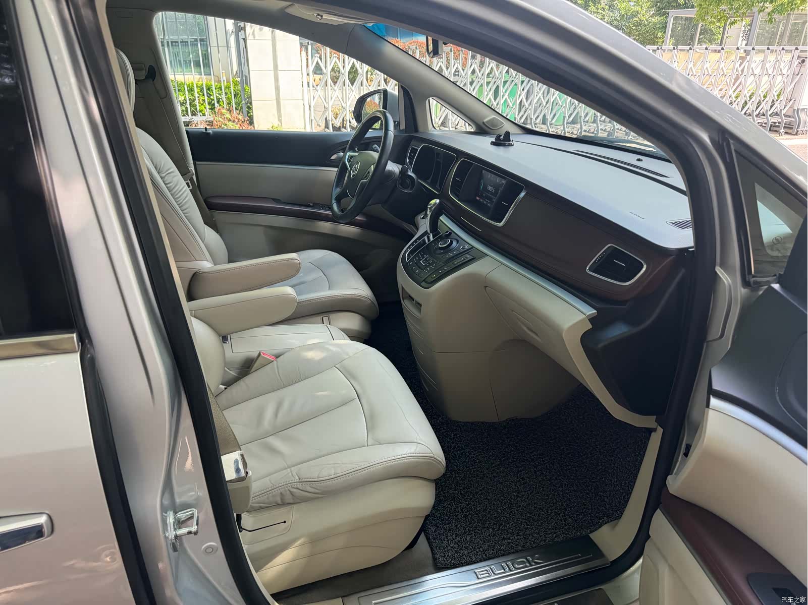 Buick GL8, 2017 12