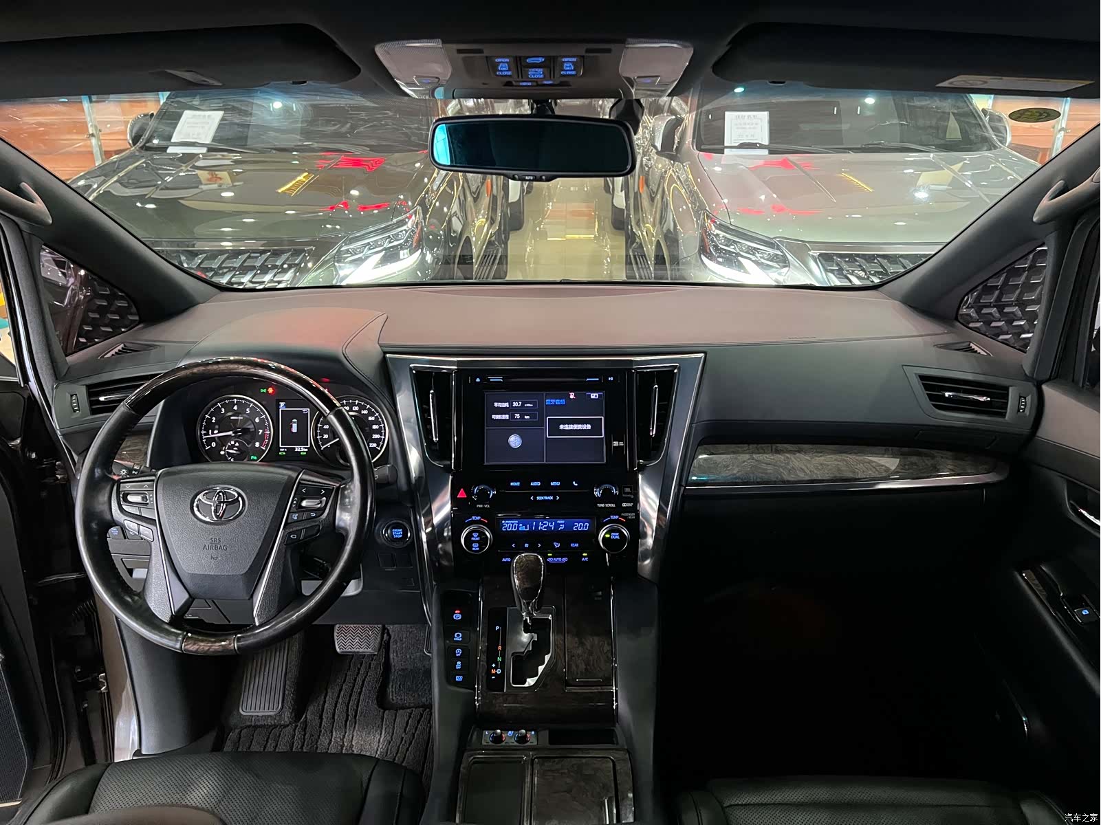 Toyota Alphard, 2018 10