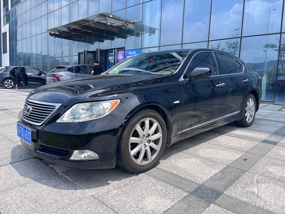 Lexus LS