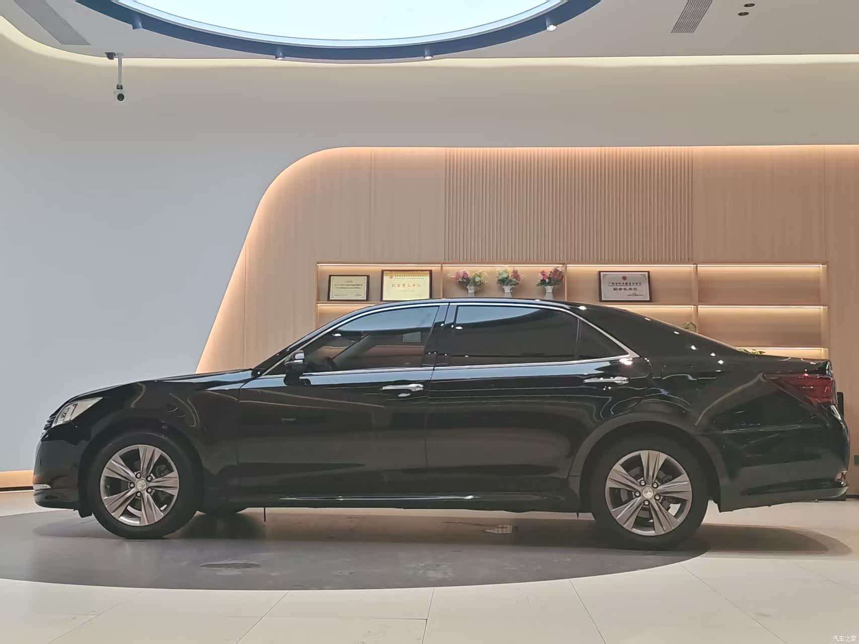 Toyota Crown, 2017 4