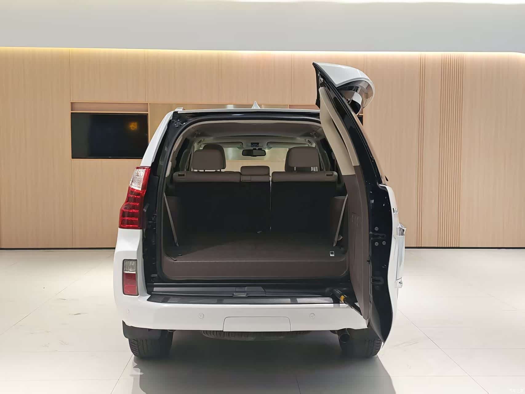 Lexus GX, 2012 8