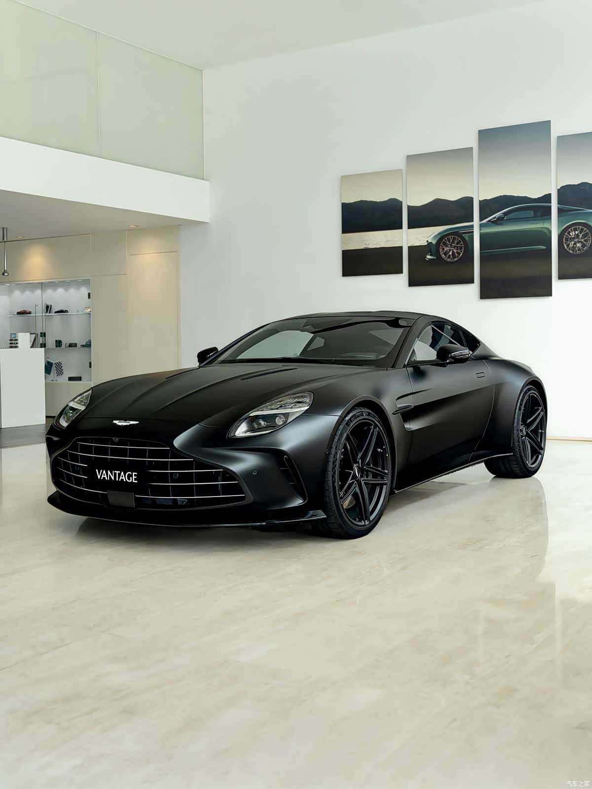 Aston Martin Vantage, 2024 все фото