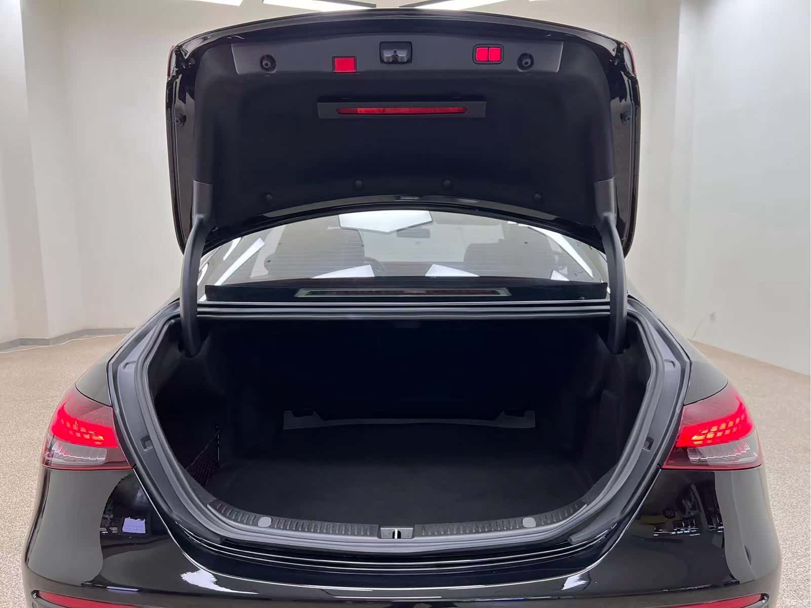 Mercedes-Benz E-Class, 2022 35