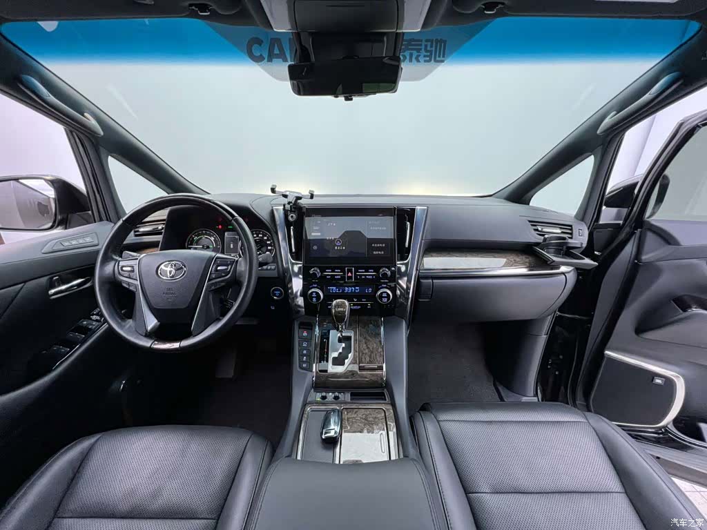 Toyota Vellfire, 2023 27