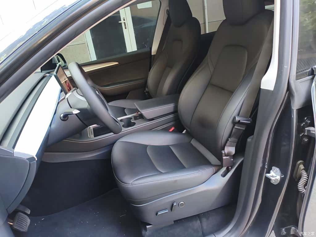 Tesla Model Y, 2024 15