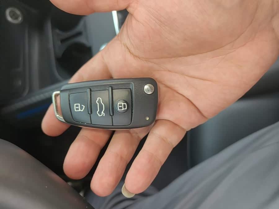 Audi Q2L 2022, фото 9