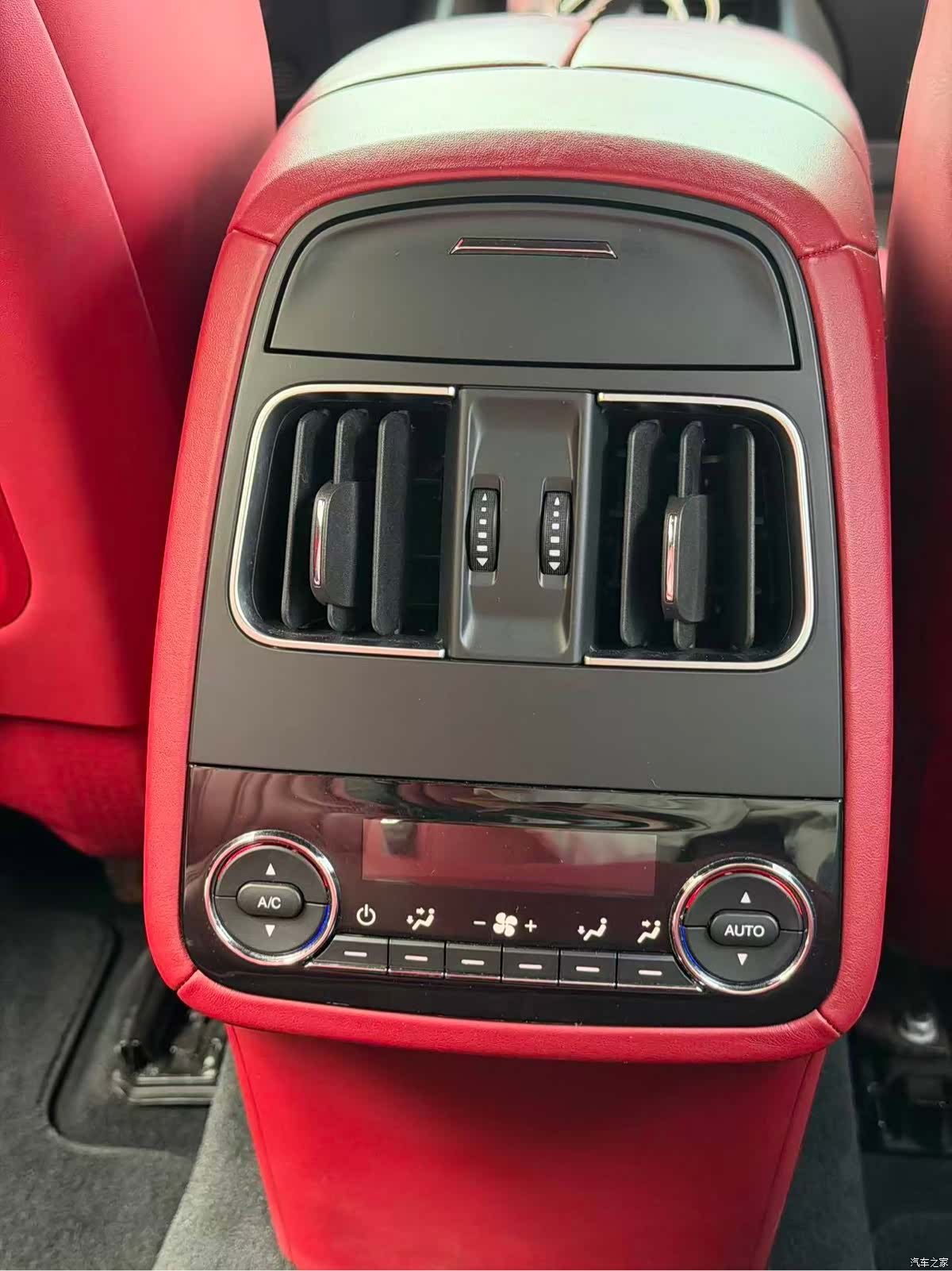 Maserati Levante, 2019 9