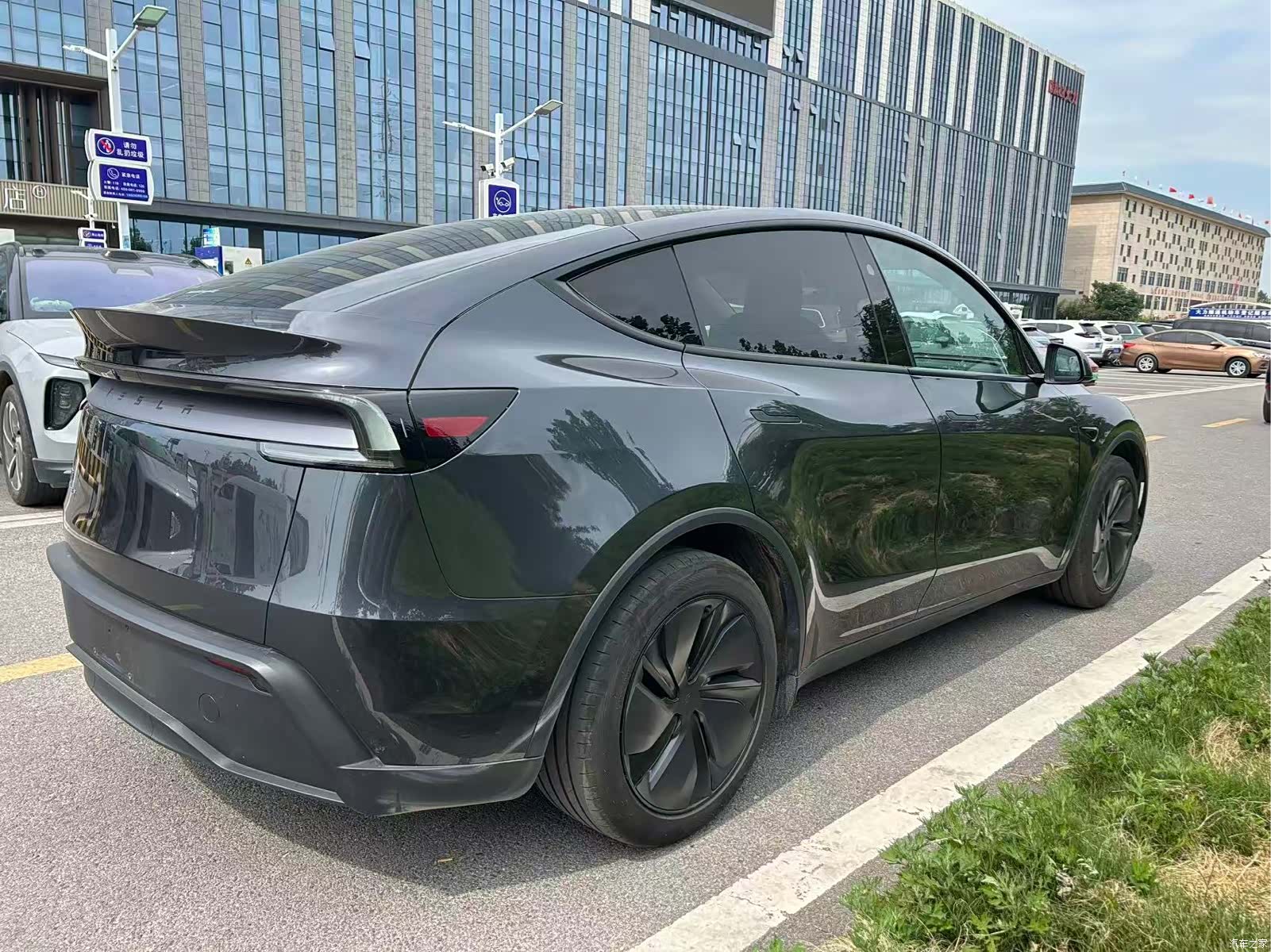 Tesla Model Y, 2025 11