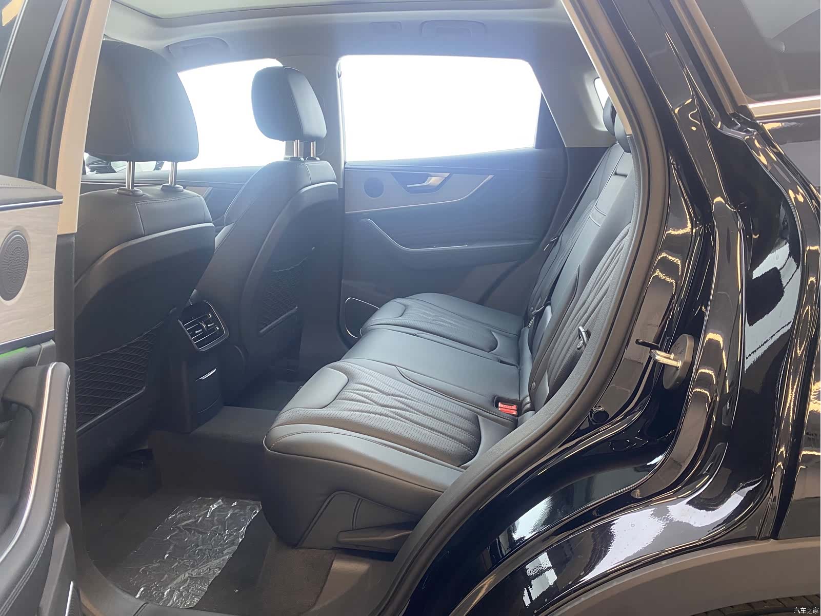 Hongqi HS5, 2026 7