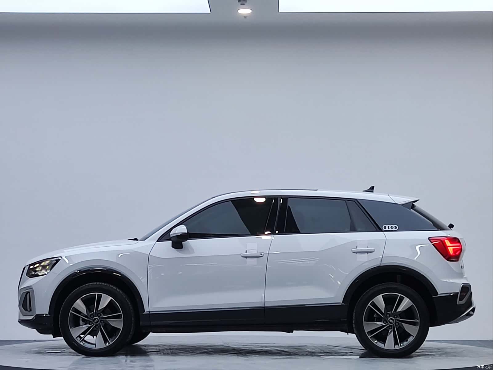 Audi Q2L, 2021 все фото