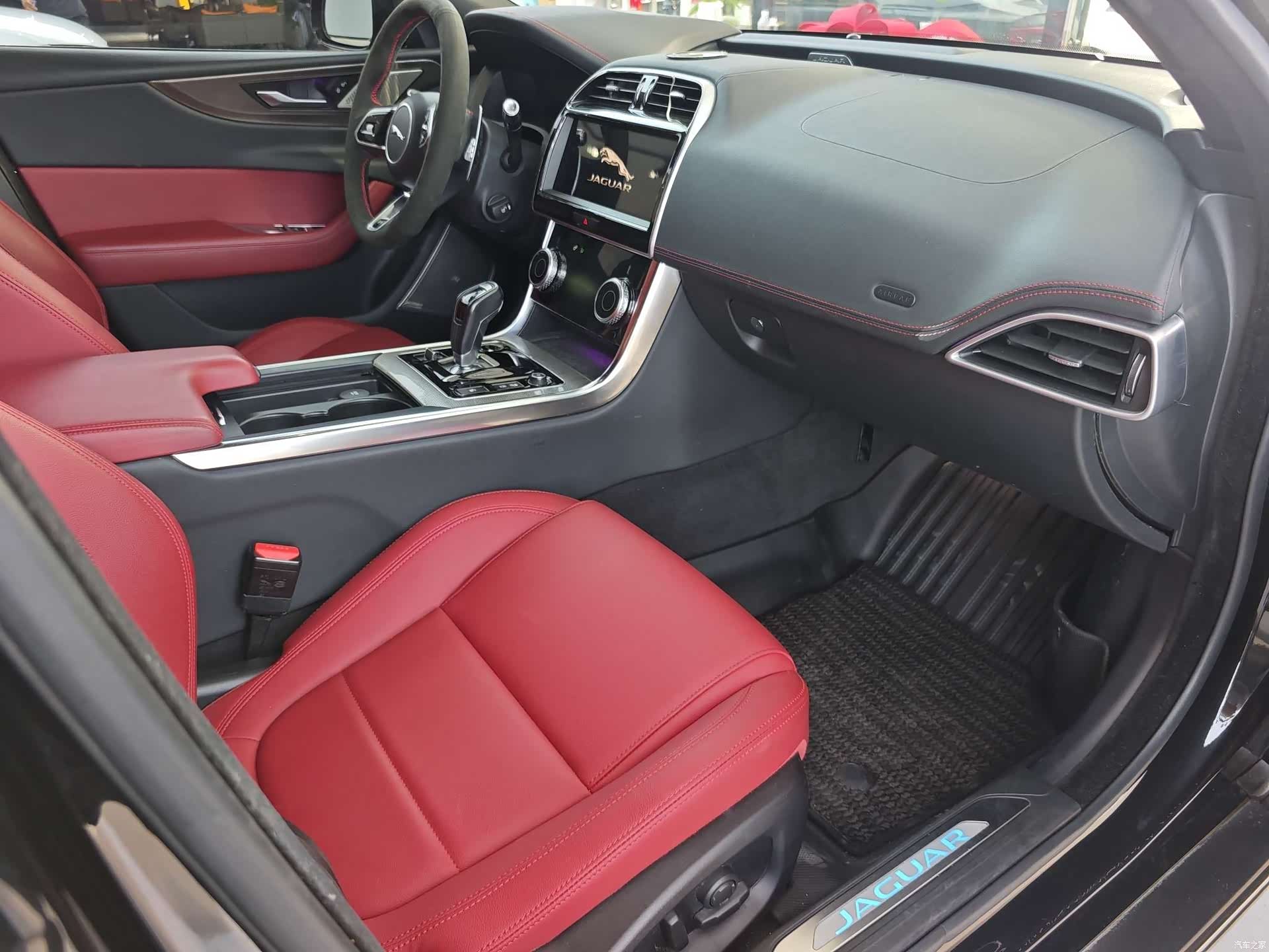 Land Rover XEL, 2021 18