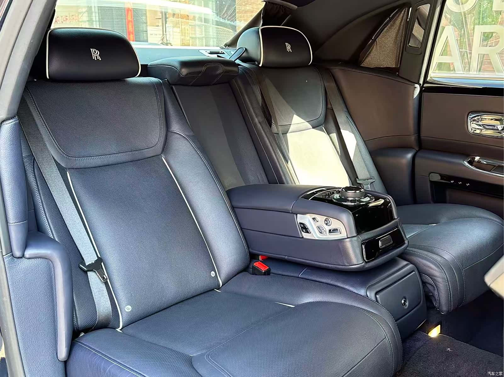 Rolls-Royce Ghost, 2015 7
