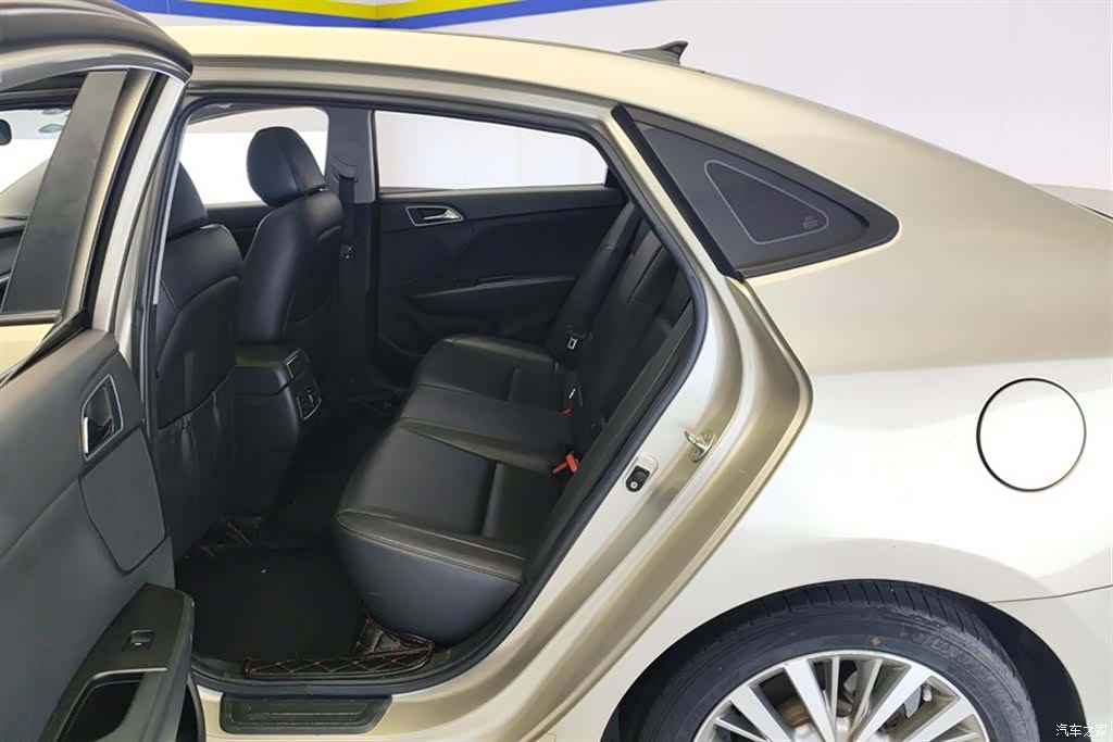 Hyundai DLX, 2018 11