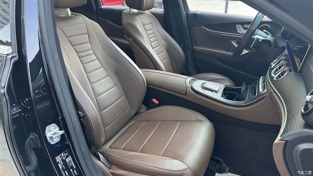 Mercedes-Benz E-Class, 2023 19