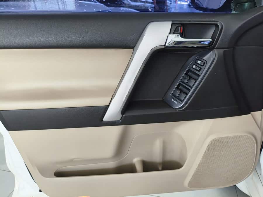 Toyota Prado 2011, фото 7