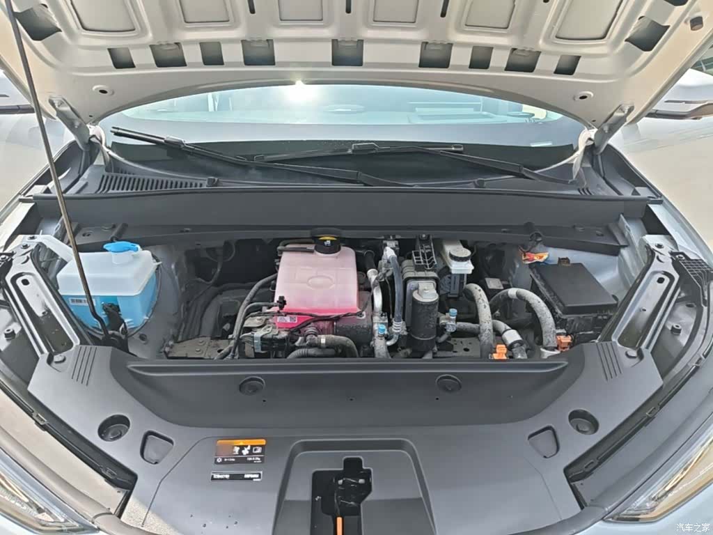 Geely Galaxy E5, 2025 20
