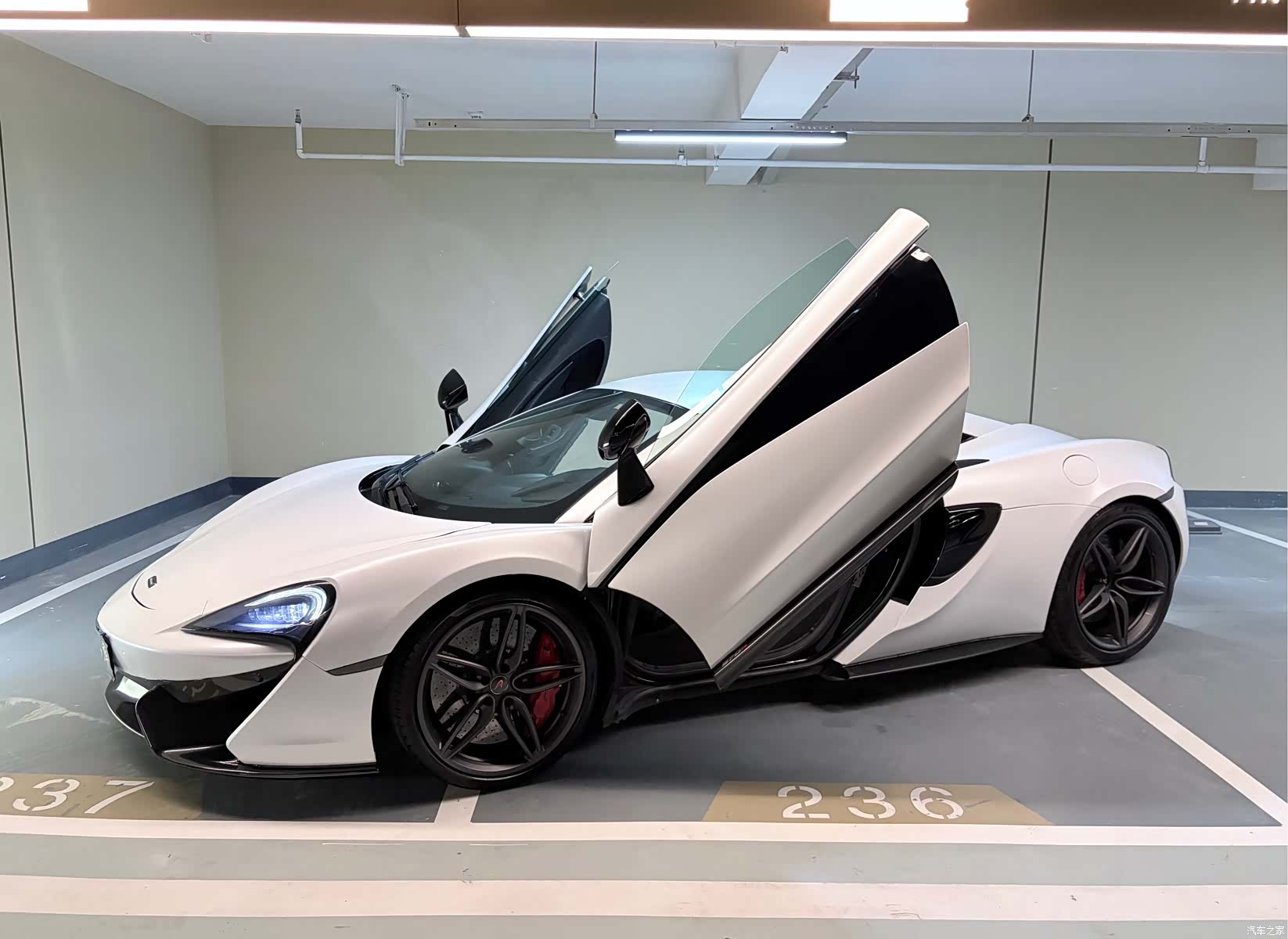 McLaren 570, 2016 все фото