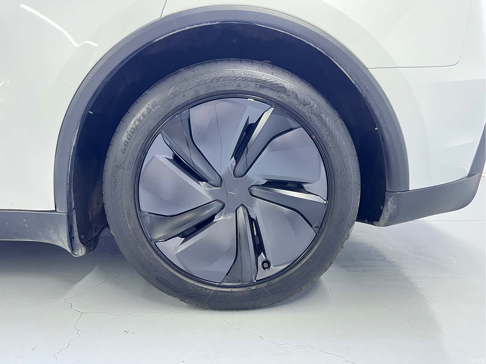 Tesla Model Y, 2025 9