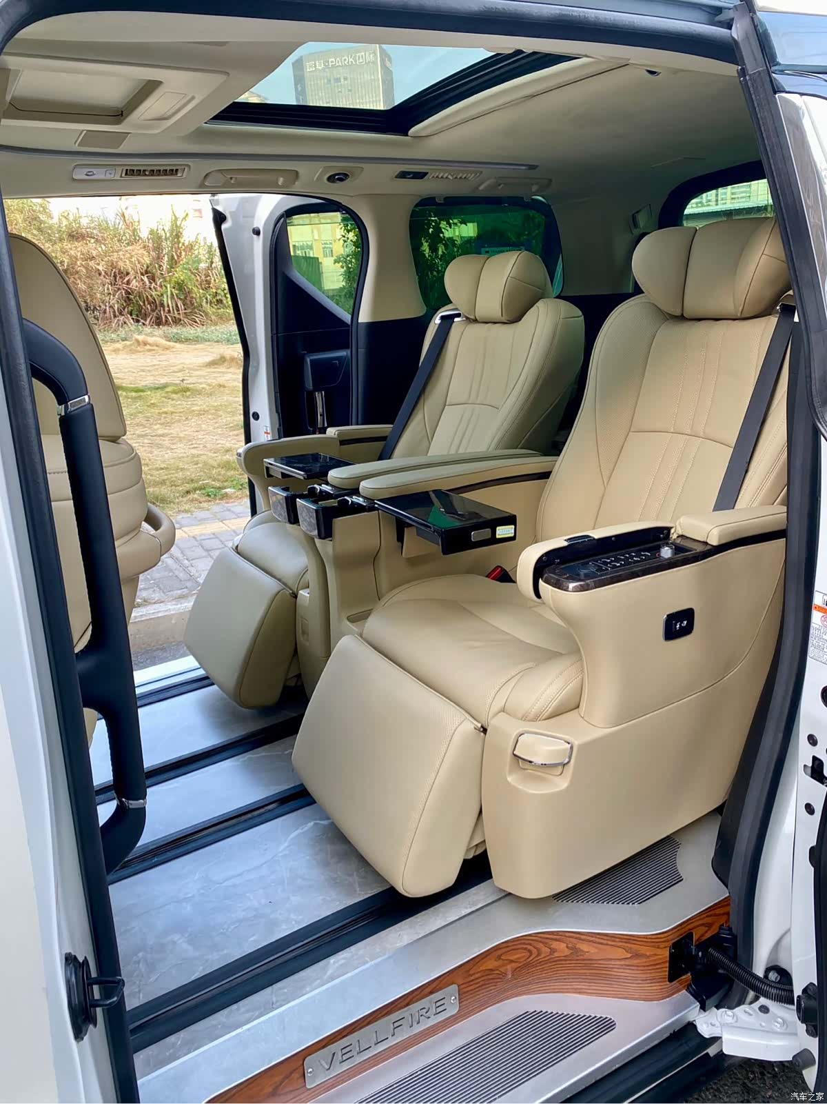 Toyota Vellfire, 2020 9