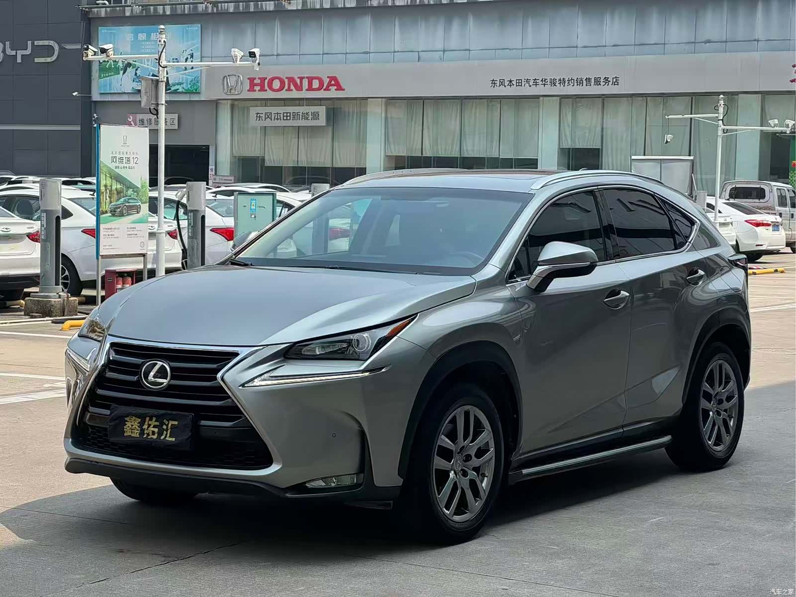 Lexus NX, 2016 2