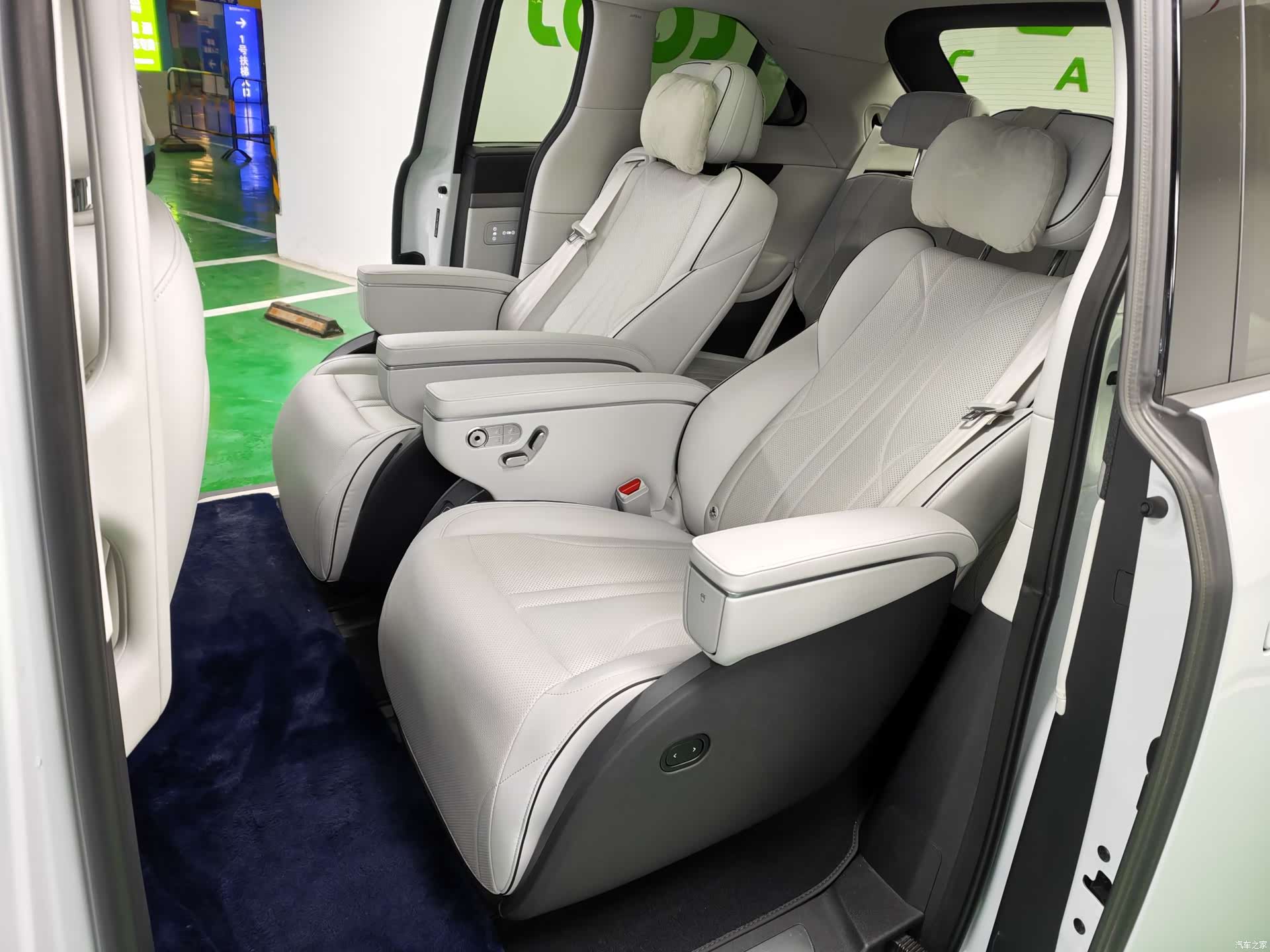 Xpeng X9, 2024 14