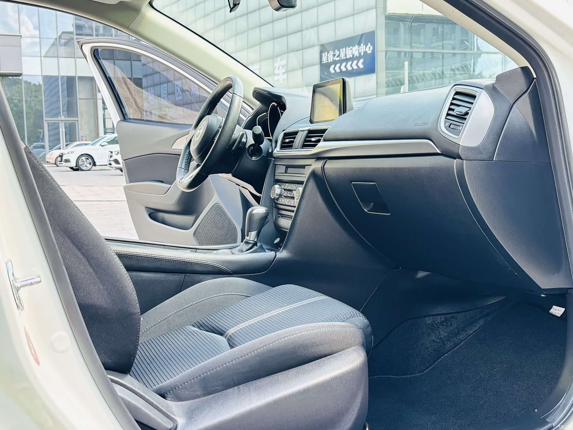 Mazda Mazda3, 2018 11
