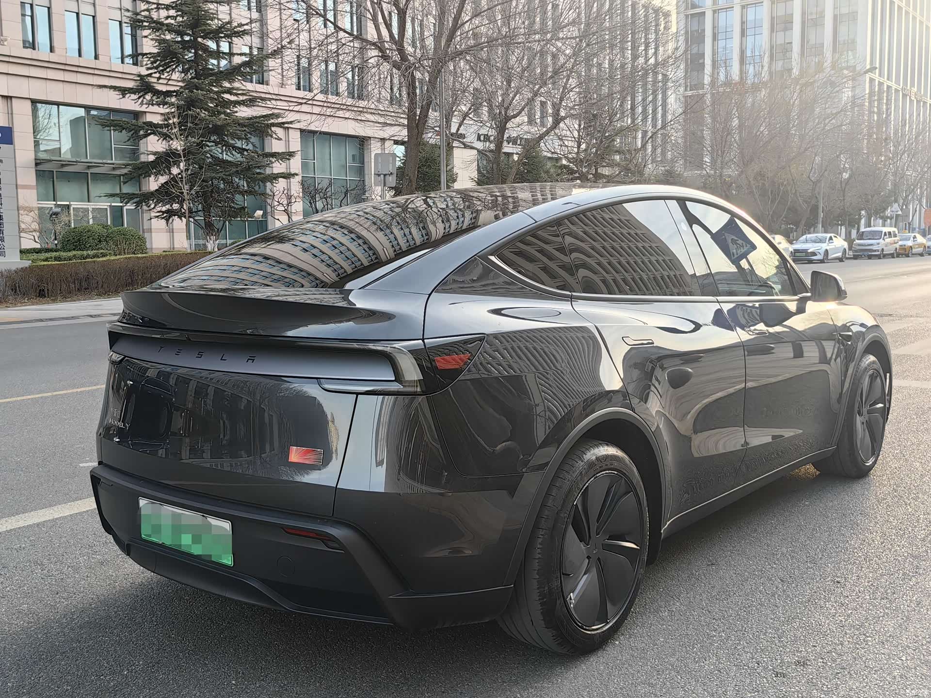 Tesla Model Y, 2025 4
