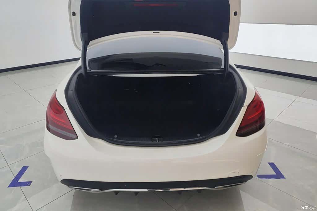 Mercedes-Benz C-Class, 2021 4