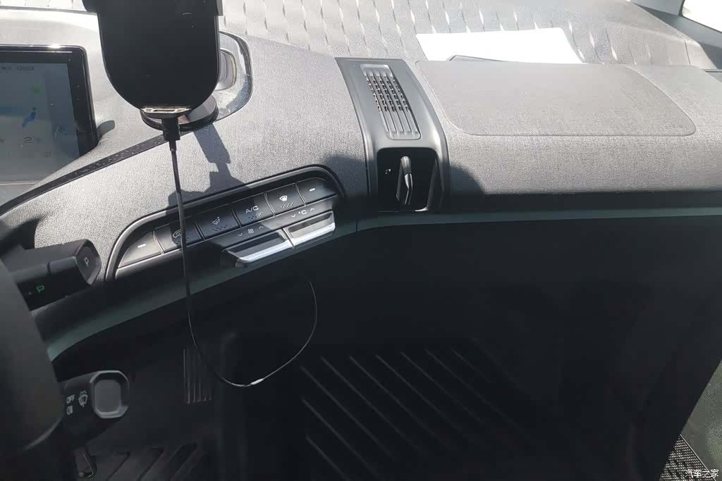 Wuling E300, 2020 13