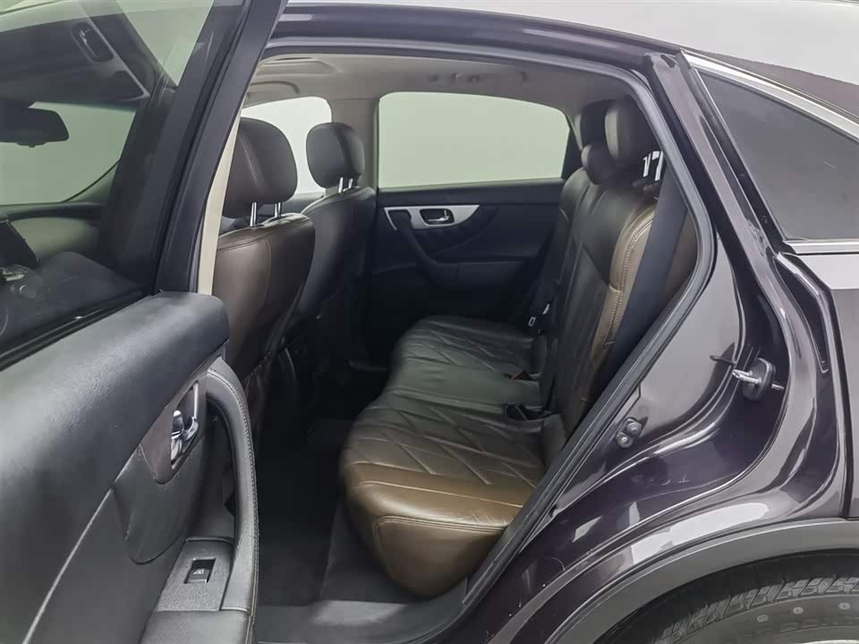 Infiniti QX70