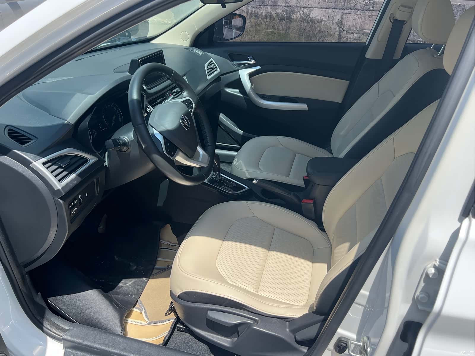 Changan V7, 2015 7
