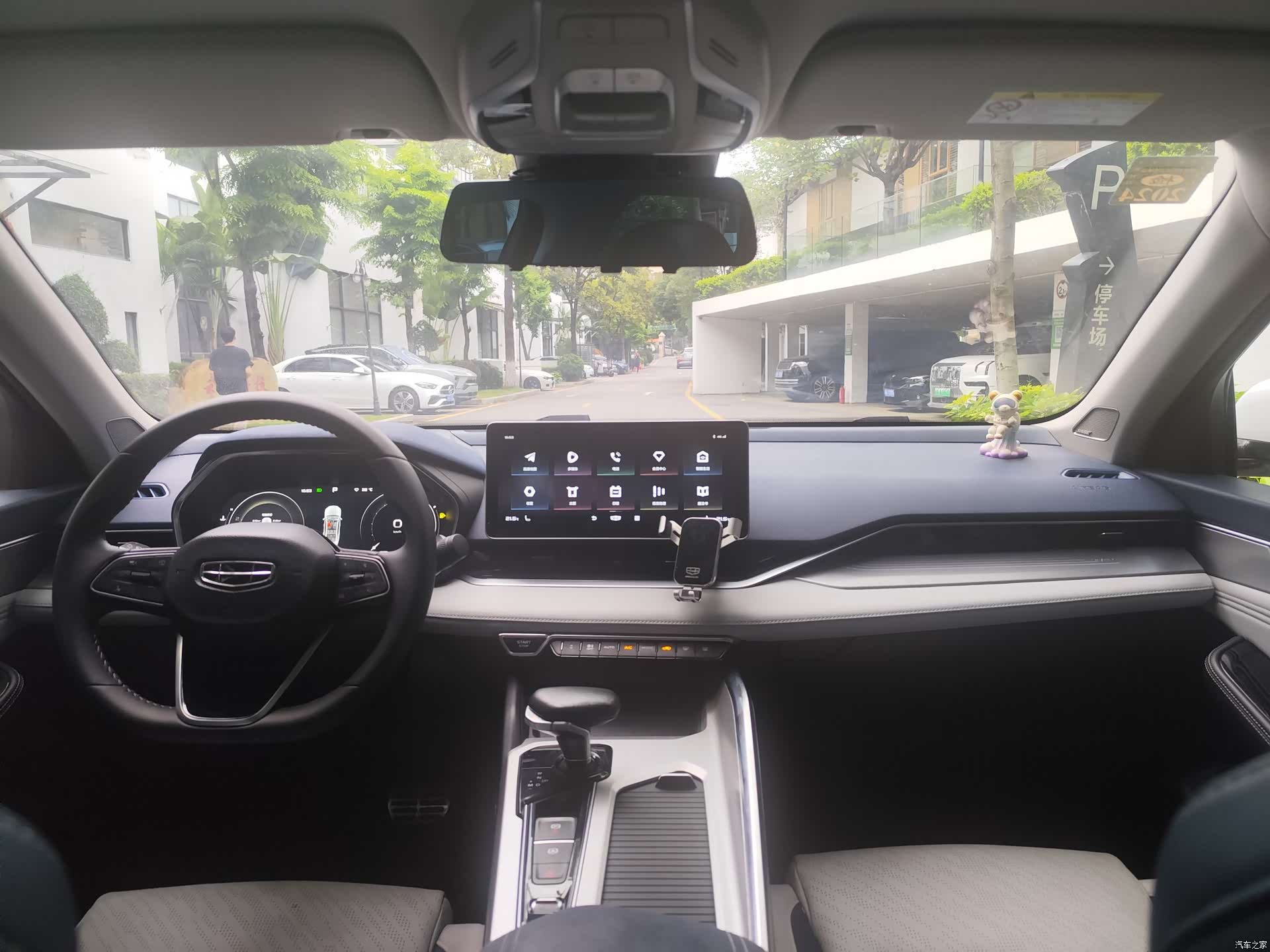 Geely Preface, 2022 12