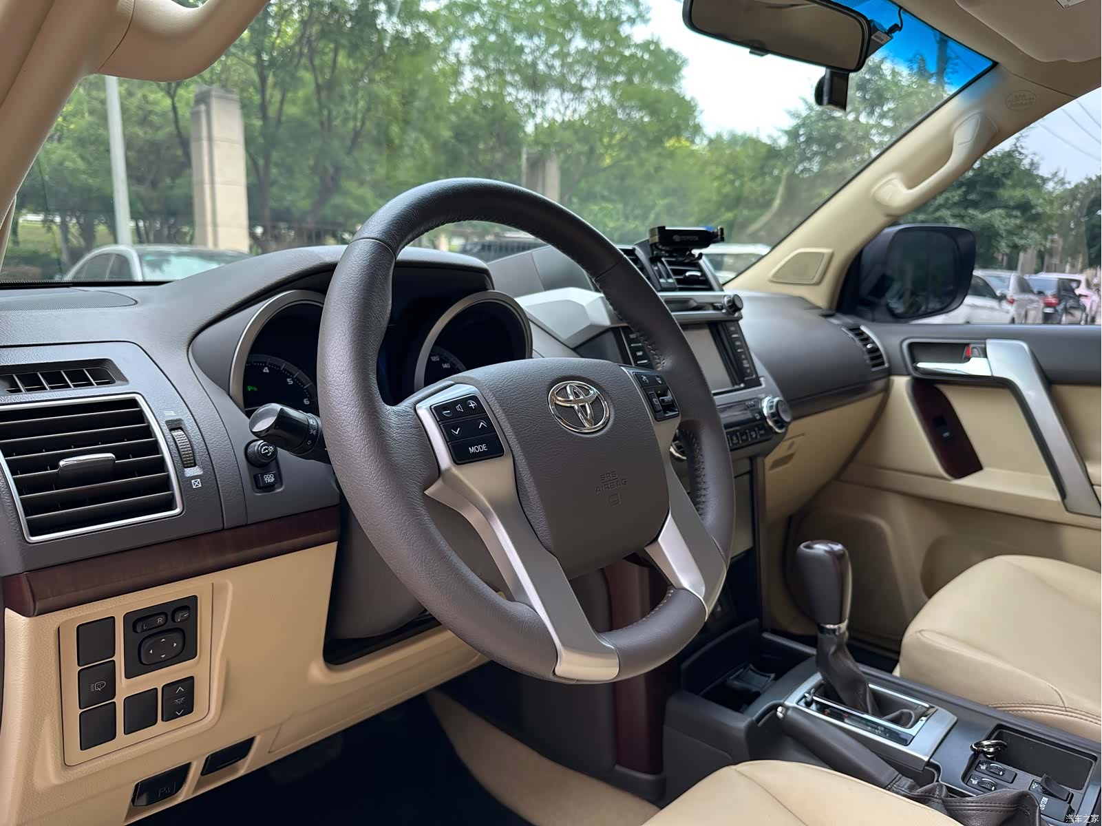 Toyota Prado, 2015 10