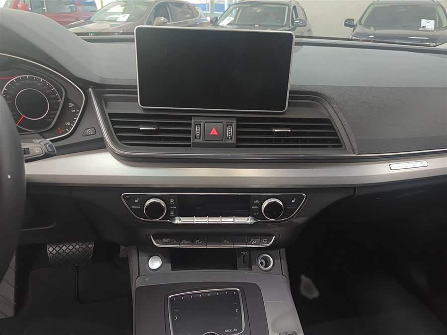 Audi Q5L 2020, фото 13
