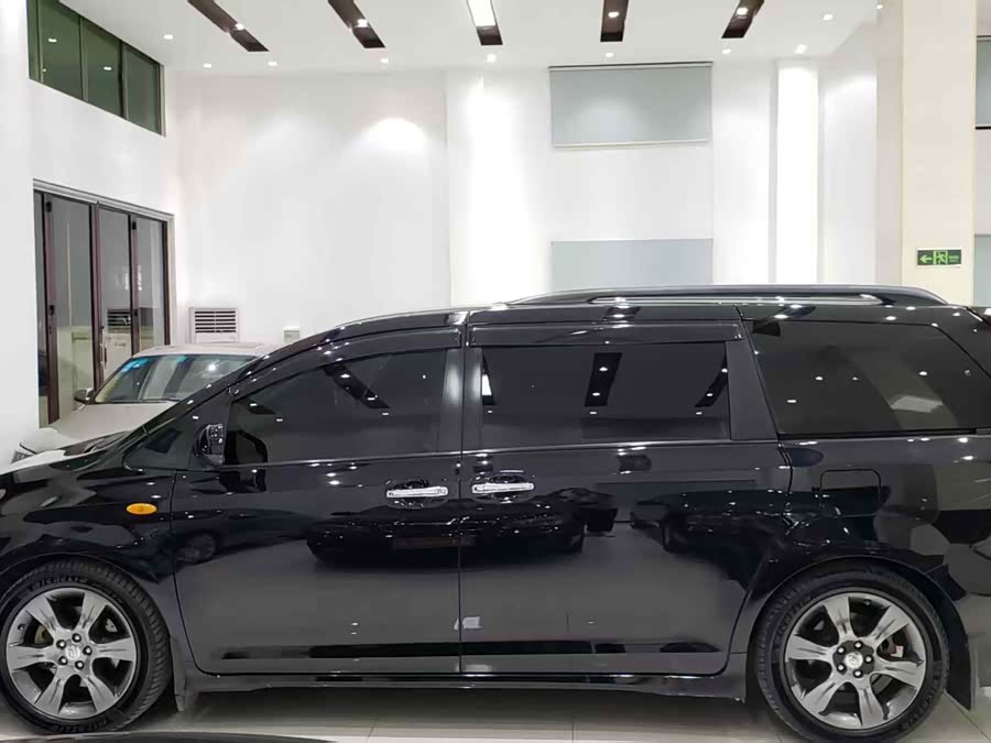 Toyota SIENNA 2016, фото 17