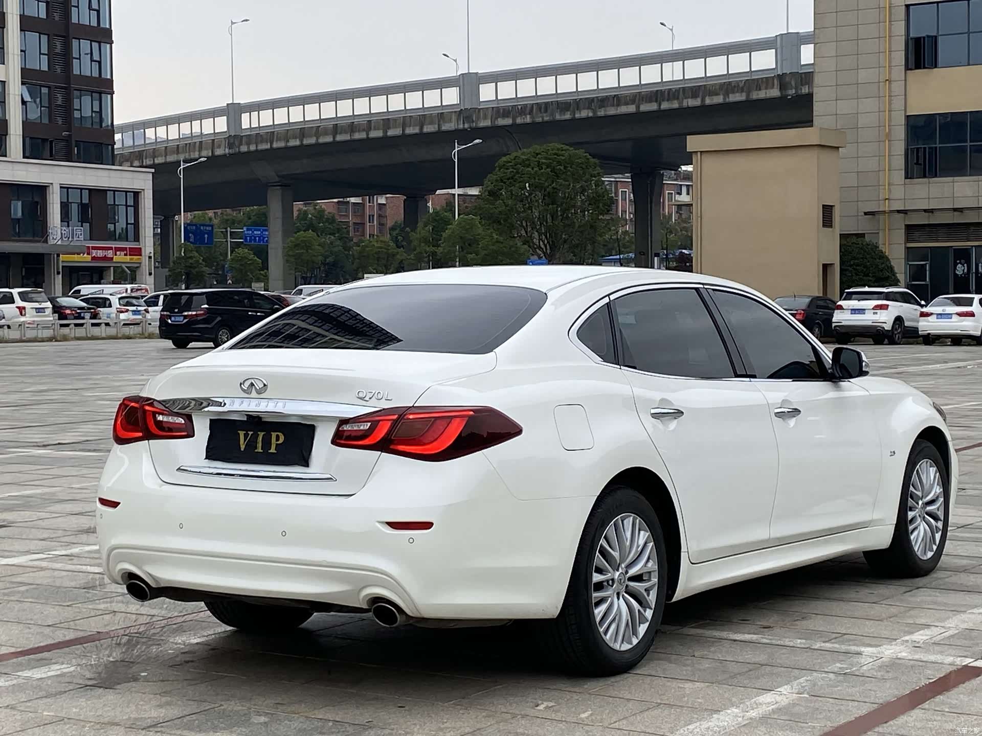 Infiniti Q70, 2017 7