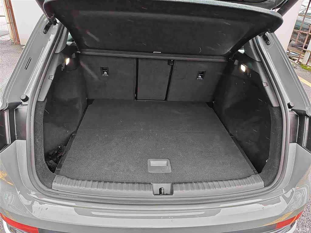 Audi Q4 e-tron, 2025 8