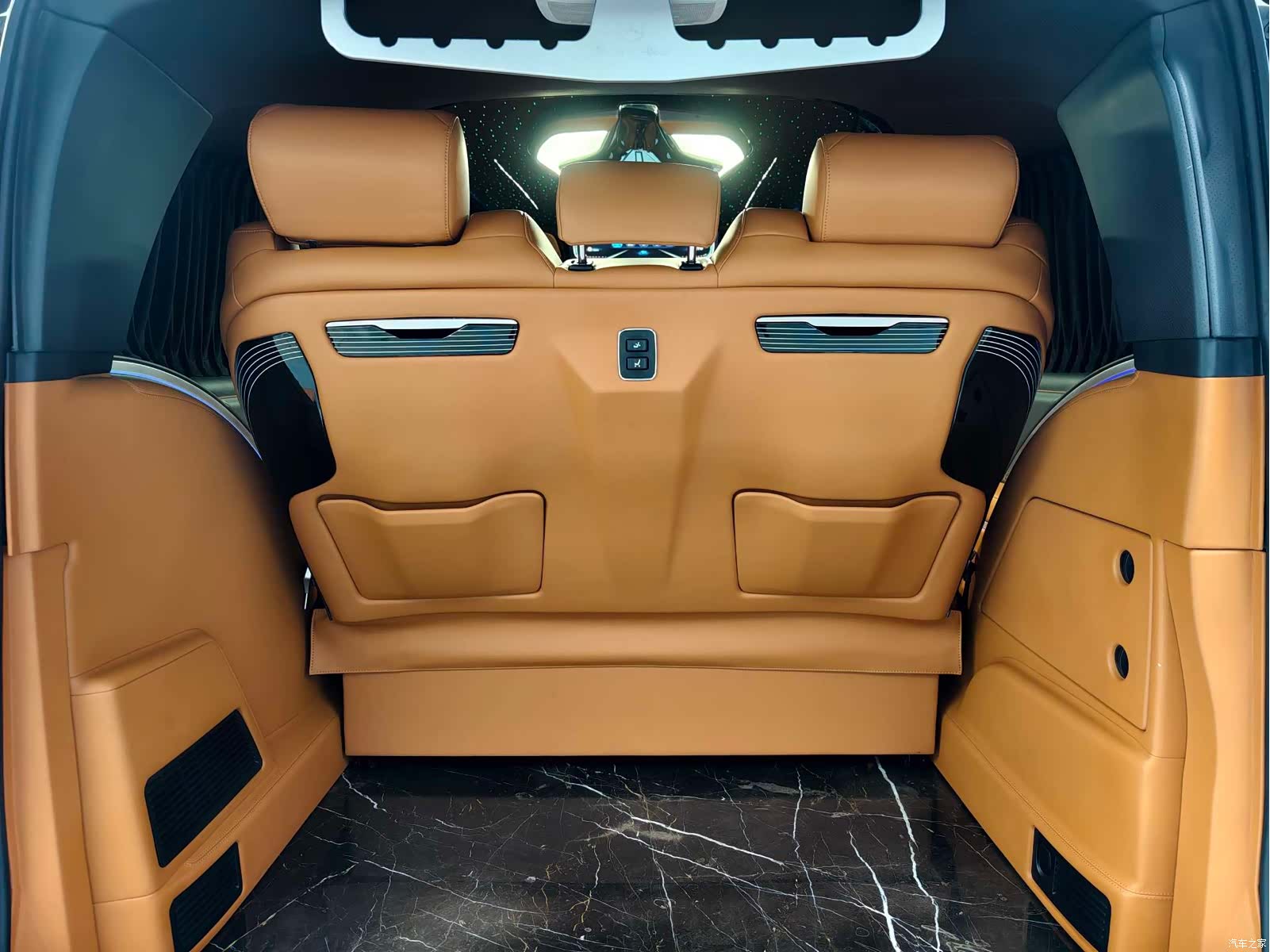 Mercedes-Benz 7, 2024 21